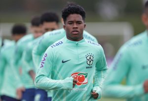 Endrick no treino da Seleção Brasileira em Madrid