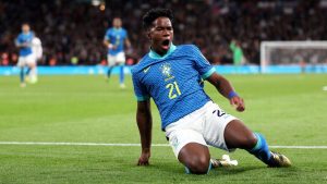 Endrick comemora após marcar para o Brasil sobre a Inglaterra