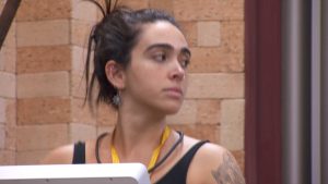 Após Isabelle pular sem biquini na piscina com brothers, Giovanna diz: 'Se corrompeu'