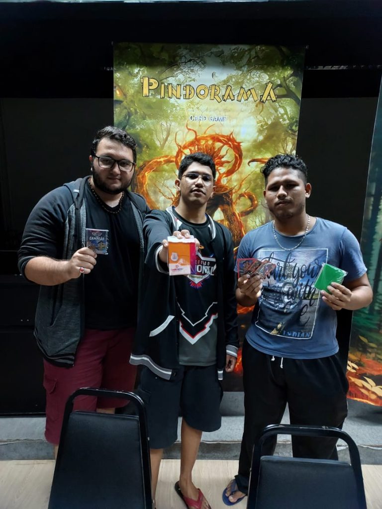 Top 3 da esquerda pra direita (Arthur, NJ e Flávio) 