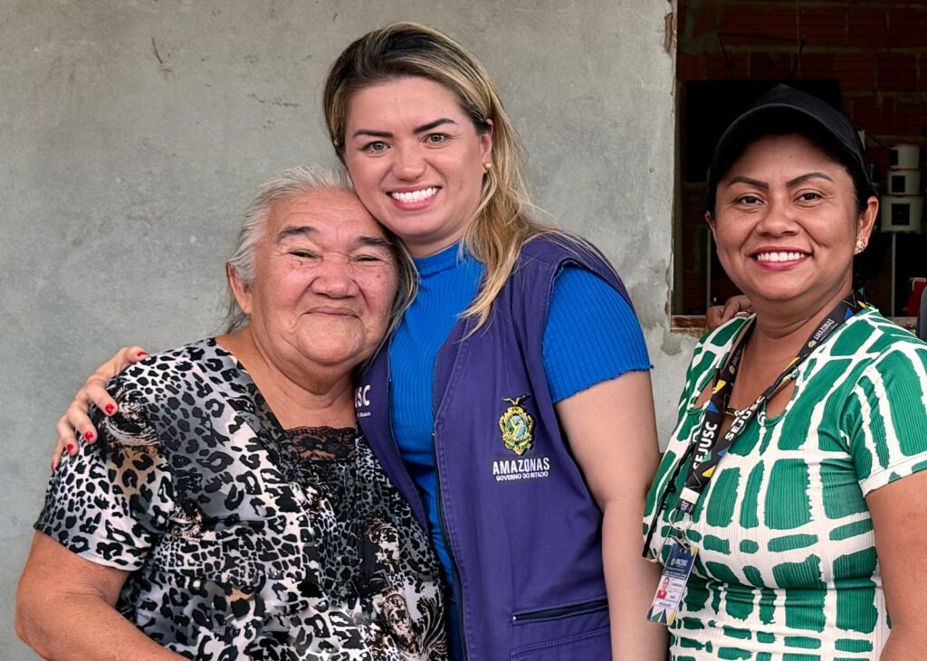 Marilene Vieira camisa preta e branca e Franciane Alves colete Sejusc